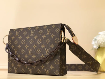Louis Vuitton Coussin Chain Pochette